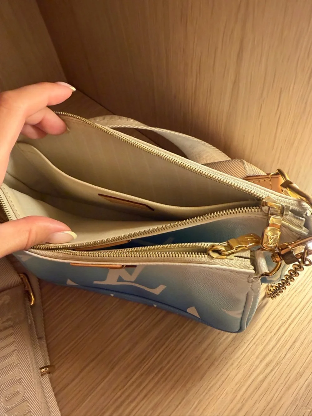 Louis Vuitton Gradient Blue & White Multi Pochette Bag with Beige Strap - Picture 3 of 9